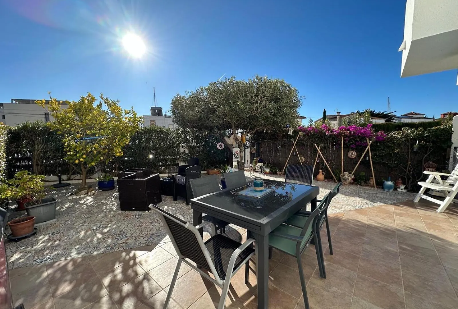 Bonito Apartamento Con Gran Terraza Y Piscina Comunitaria Roses