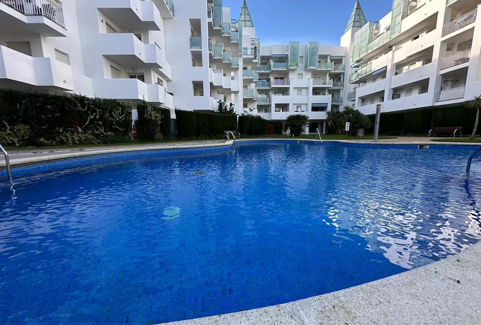 Daire Bonito Apartamento Con Gran Terraza Y Piscina Comunitaria Roses İspanya